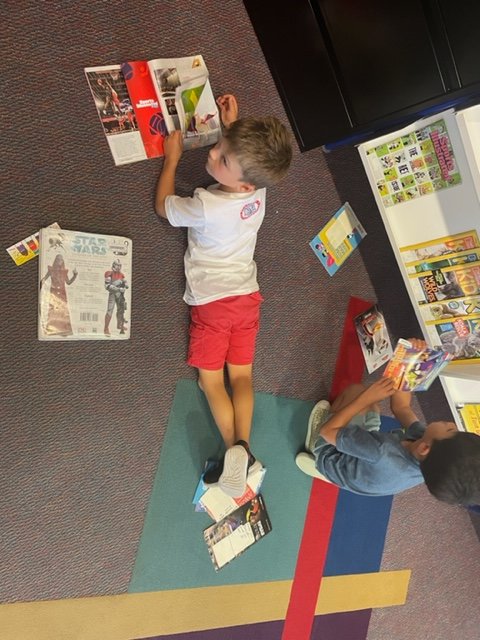 meg_schryver's tweet photo. So happy to welcome all students back to the ASFS library this week!  #apslibrarians #scifofam https://t.co/iNs5NcyO7z