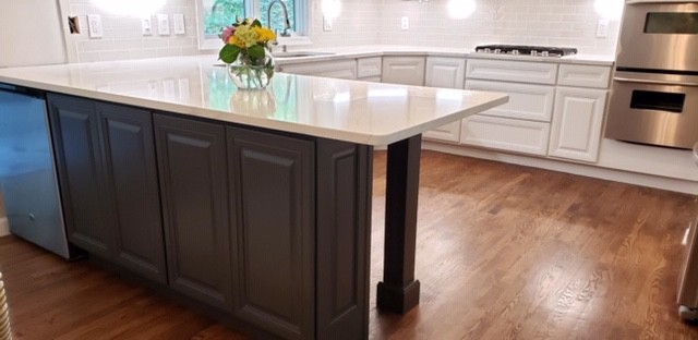 bartlett_jane's tweet photo. The type and size of brush you use to paint kitchen cabinets matters! Find out more here. #DIY #doityourself  https://t.co/6F0Z6KRttJ https://t.co/KxnVJpEfRP