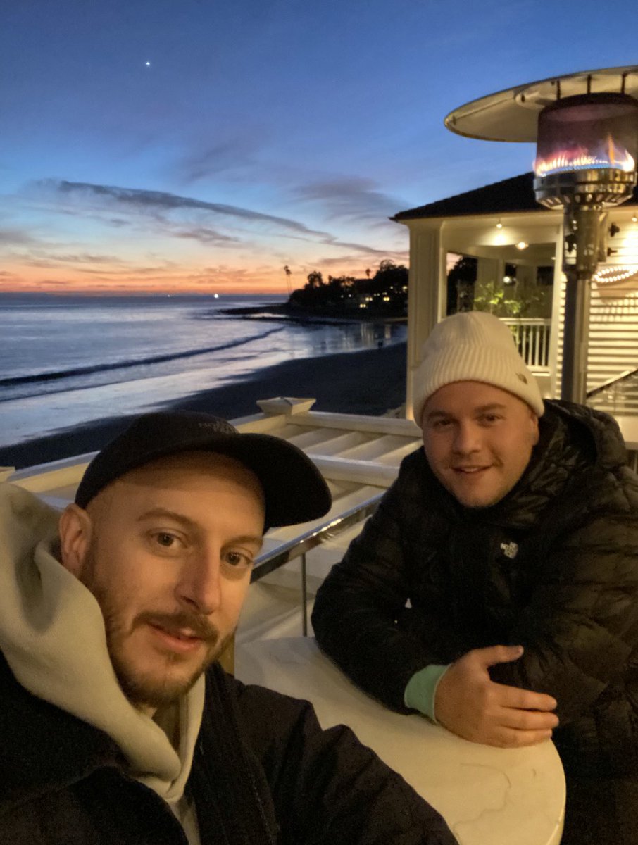 _matt_roe_'s tweet photo. @lovennft I sat in that exact place last time I visited the US 😂 https://t.co/8sVatLabmY