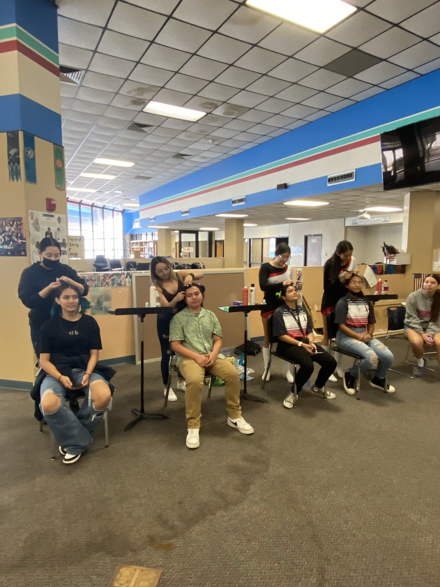 SHS Cosmetology students helping get our band students braided for the game! We are extremely lucky and grateful for their help! #BULLDOGNATION <a href="/RMonreal_SISD/">Rebeca R Monreal</a> <a href="/VChaparro_SISD/">Vincent Chaparro</a> @MMoomaw_SISD <a href="/Socorro_HS/">Ignacio Estorga</a>