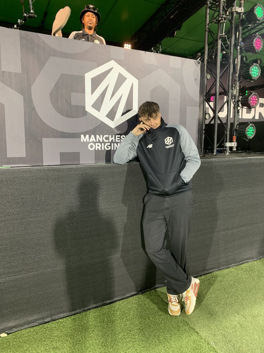 Ben_Ibson's tweet photo. Still getting over those emotions from last night. Jheeze, What a game that was! 

How you feeling @DJ_Roesh? 😂

Just touched down in Southampton for @thehundred eliminator between #ManchesterOriginals &amp; #LondonSpirit tomorrow! 💯 https://t.co/YM4AJoKohi