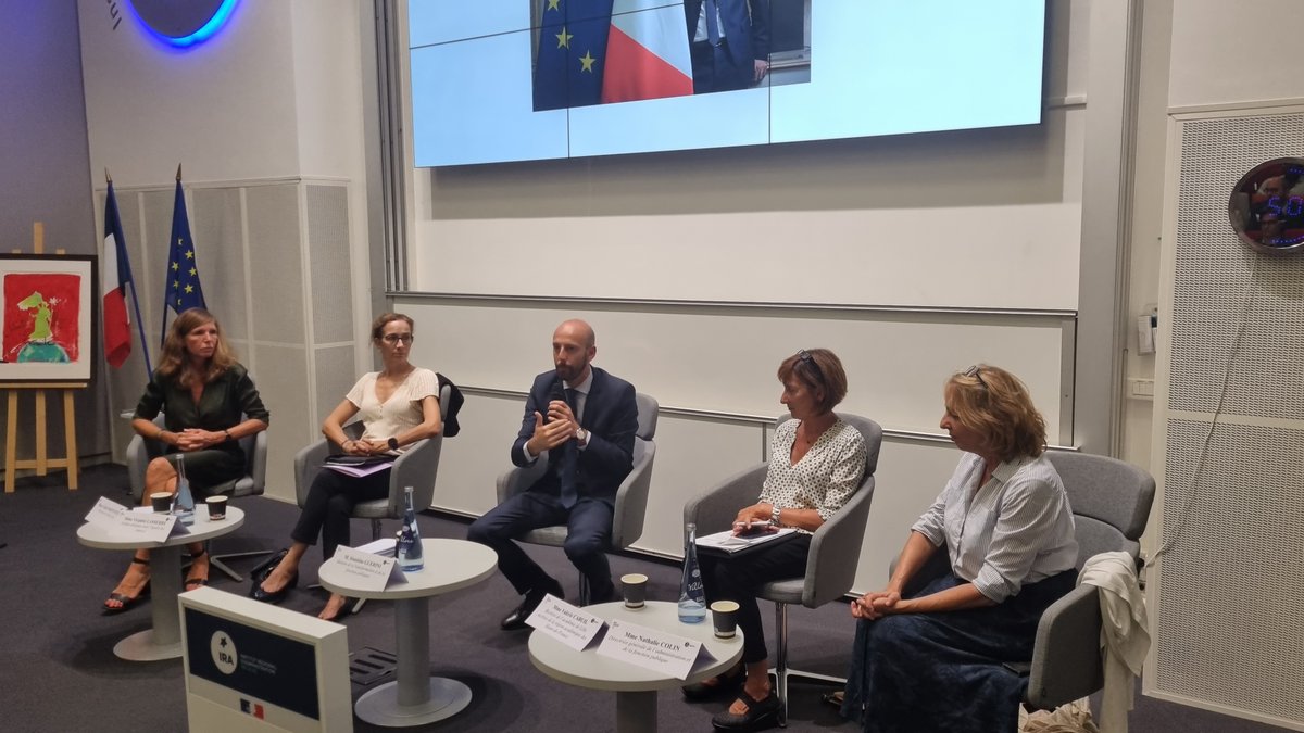 prefet59's tweet photo. Virginie Lasserre, préfète déléguée pour l’égalité des chances, a accueilli @StanGuerini, ministre de la transformation et de la fonction publiques, à l’@ira_lille ce jour.
2 enjeux essentiels : l'accessibilité et l'attractivité de la fonction publique !
#PrepaTalents https://t.co/MkMruQ8EMl