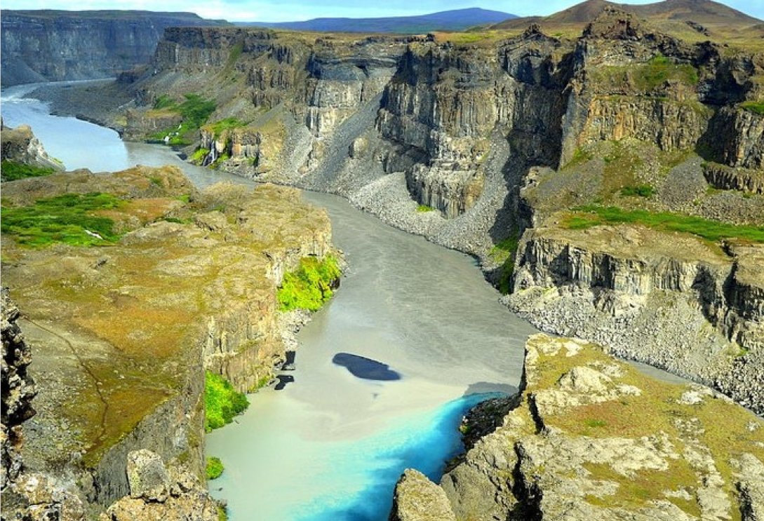 JetCandyTravel's tweet image. Explore the spectacular Iceland Diamond Circle, a road trip full of natural wonders and mostly blissfully free of tourists. The Diamond Circle loops around the Northeast connecting #Iceland's must-see attractions such as Dettifoss Waterfall, Husavik and Asbyrgi Canyon. #JetCandy
