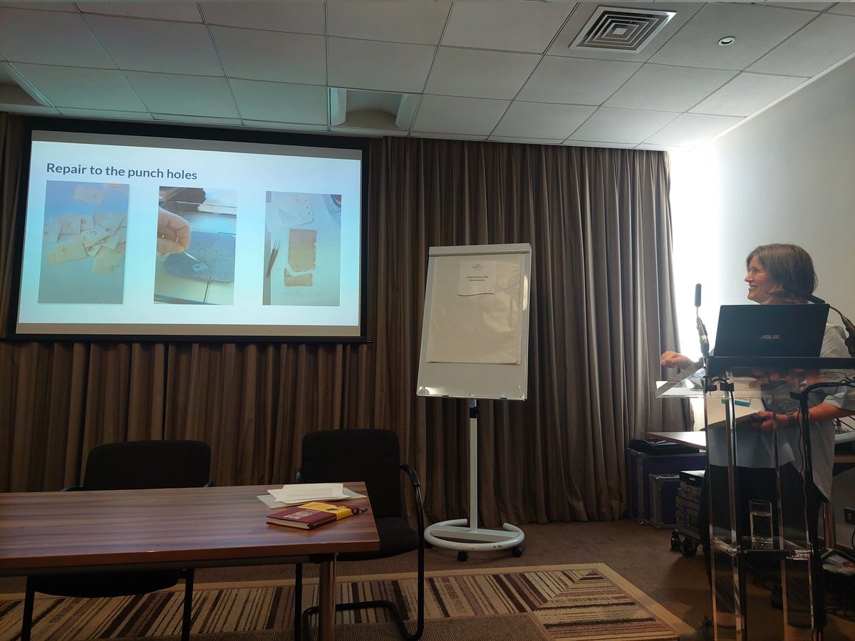 S_VL_G's tweet photo. As always, @NAIKeeper 's talk was awesome! A super practical approach to the conservation and safe access of Michael Collin's Pocket Diaries.

Did I heard that the publication was a #1 bestseller? (Yes, yes I did!)

#ARA2022 https://t.co/iej05TA9gq