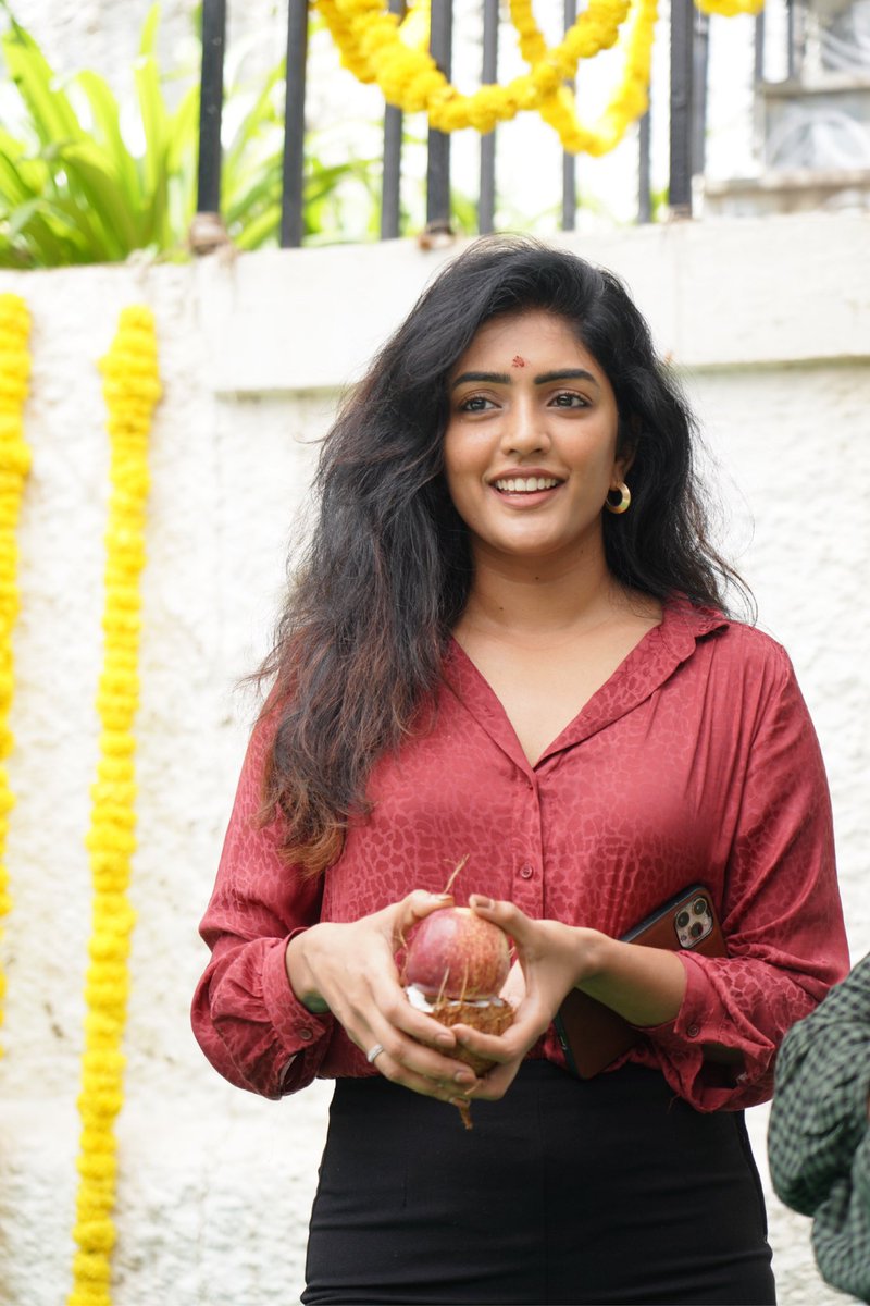 Charu61516425's tweet photo. @YoursEesha Vilunthutten saar 😍🥰 https://t.co/TKNal8rJbo