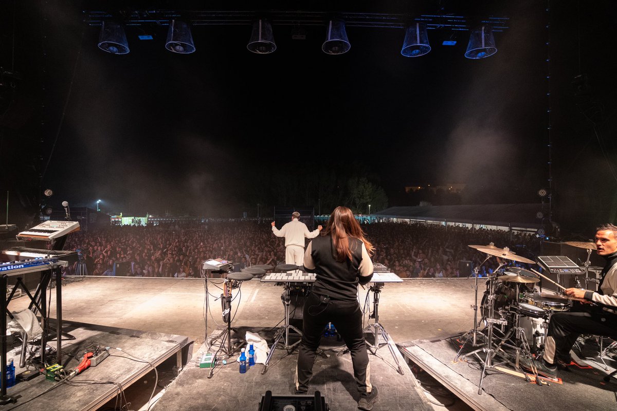 Hatortxurock's tweet photo. #HTX26 📸 Argazki bilduma
🎶 @zetak_org
.
.
.
#hatortxu #zetak #auzolana #elkartasuna #hatortxurock #musikajaialdia #jaialdia #denaketxera #zeruahelmuga #etxera https://t.co/OThtQYOJ0j