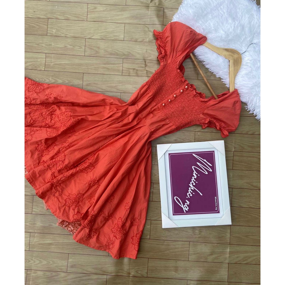 MinichicNg's tweet photo. Blood red 🩸 

Description: Red dress 
Size: 6
Price: N2000

#SmallBusiness #thrifted #Thread #explore #thrift https://t.co/Q6r9Td2Mn3