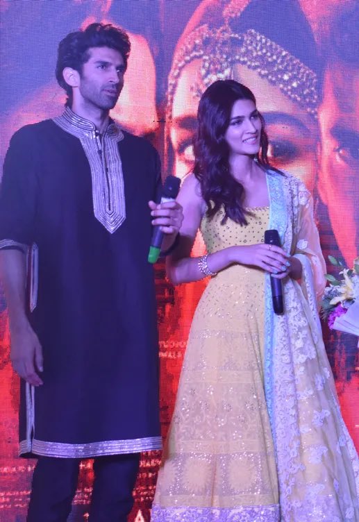 ishqxmubarak's tweet photo. #AdiRiti appreciation post 🫶🏼

#KritiSanon #AdityaRoyKapoor https://t.co/RcIC6bKRt5