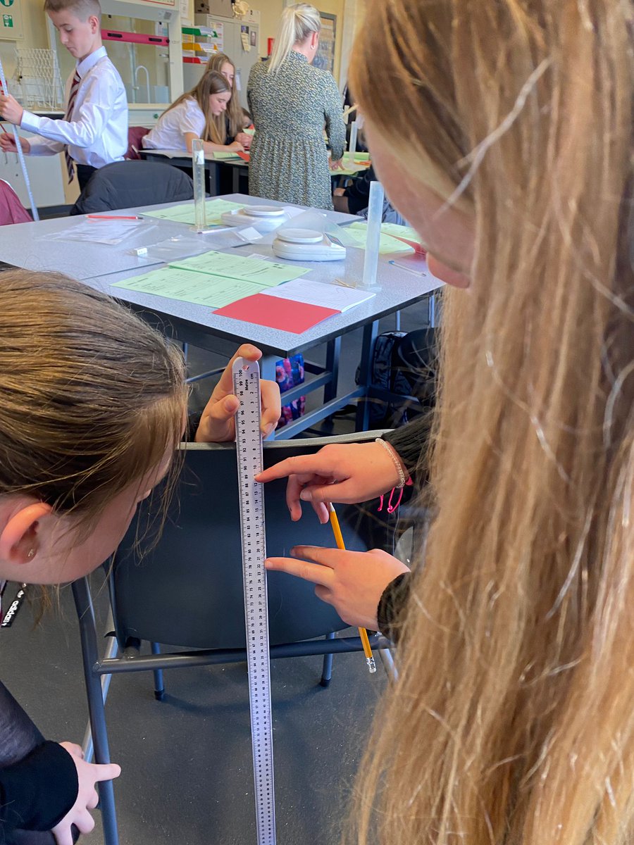 VoLA_sci's tweet photo. New S1 pupils have been learning crucial scientific skills. First up - measuring! 

#Transferableskills #MeasuringforSuccess #SuperScientists https://t.co/sYyGZF2ngQ