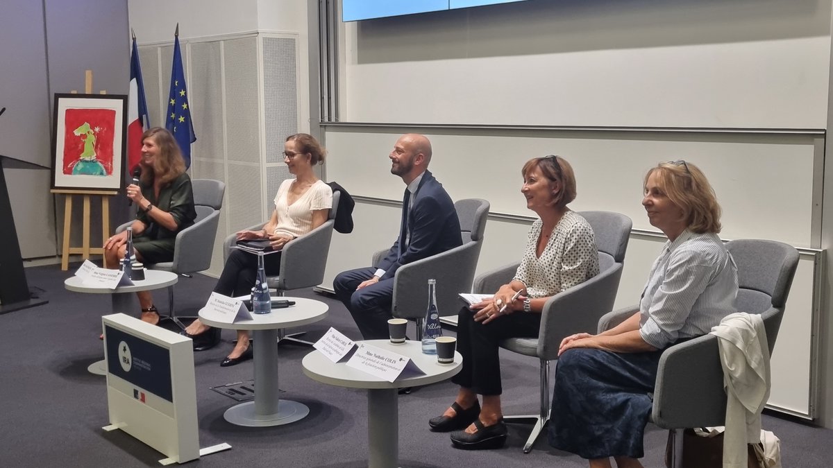 prefet59's tweet photo. Virginie Lasserre, préfète déléguée pour l’égalité des chances, a accueilli @StanGuerini, ministre de la transformation et de la fonction publiques, à l’@ira_lille ce jour.
2 enjeux essentiels : l'accessibilité et l'attractivité de la fonction publique !
#PrepaTalents https://t.co/MkMruQ8EMl