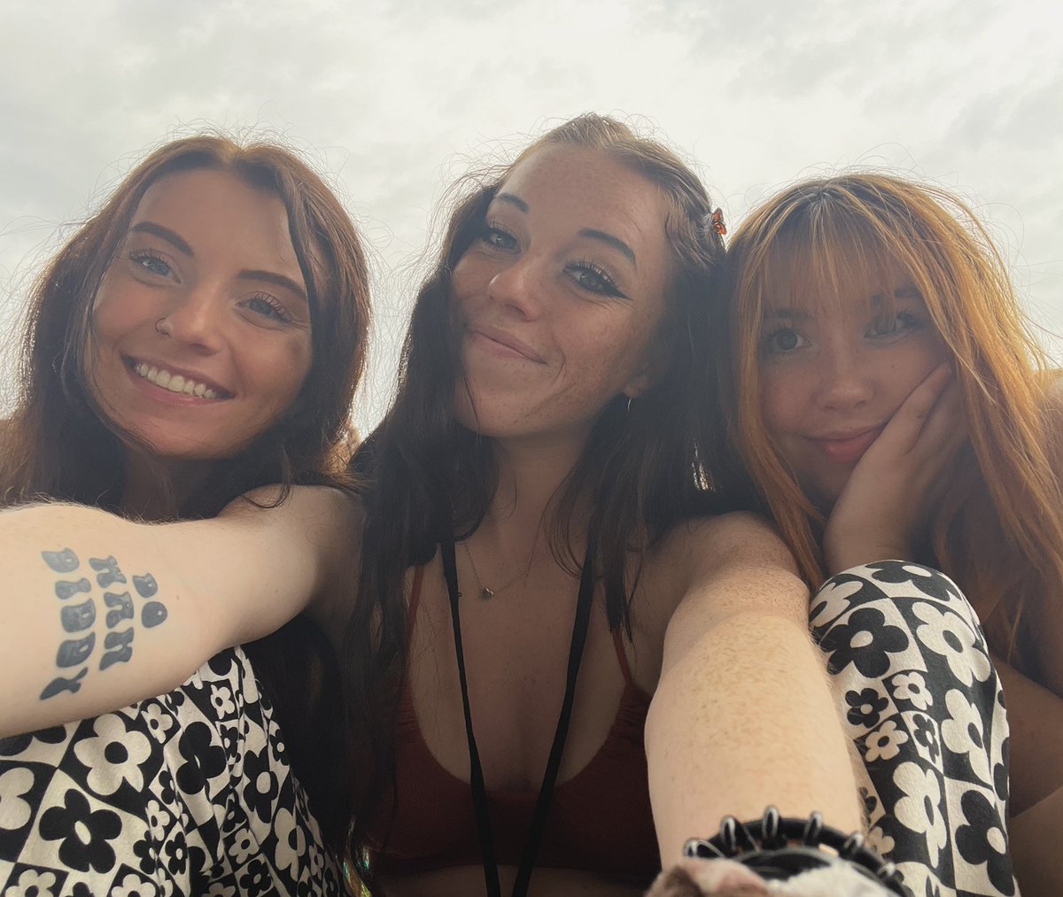 chloe_woolsey's tweet photo. happy birthday sestie!!!! @Sammy_Bearden love you https://t.co/DLEH6N5k7E