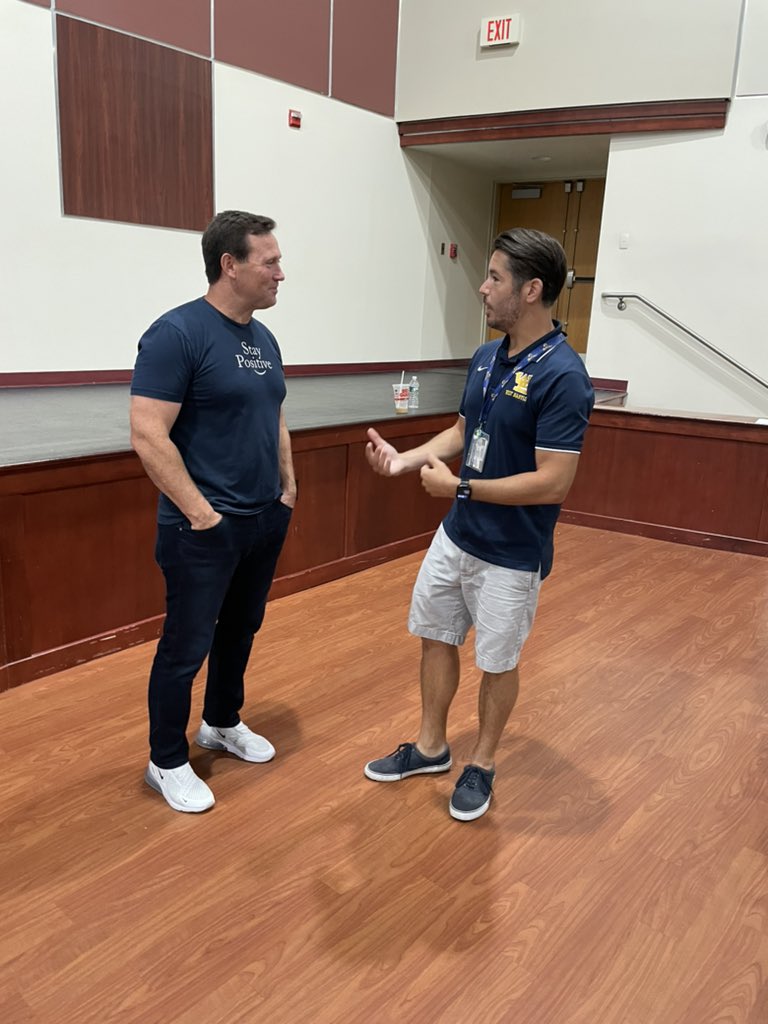 wbgvxctf's tweet image. It was great sharing a few words with @JonGordon11 this morning at our Conference Day. His positive examples are much of what we try to do on the daily, but we can always improve upon; in order to win the future, you have to win today! @WBSeniorHigh @westbabylonsupt