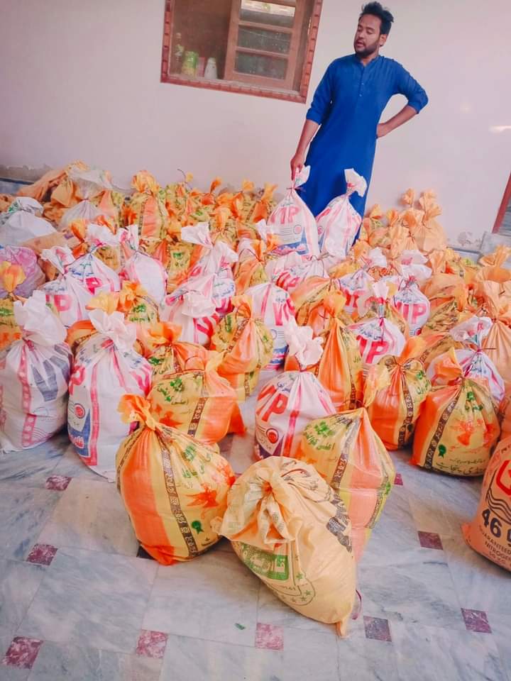 OfficialSachal's tweet photo. My little cousin Abdul Wajid has distributed Rashan among 200 families rain affected families in Sukkur,Sindh.
We are trying to facilitate our people.
#SindhNeedsDisasterRelief 
#Sukkur #RainAffected https://t.co/pRwYvV33yI