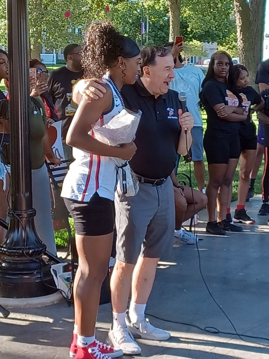 wahawk_ad's tweet photo. Thank u 2 every1 that came out 2 celebrate our very own @saharawilliams6 yesterday. #WaterlooPride was on full display. Thank u to all of the organizers &amp; speakers. Congratulations Sahara &amp; we r looking fwd 2 a gr8 yr for @WestWlooIA &amp; @WahawkGBB!! #OneWahawk @WaterlooSchools https://t.co/byCKLXqzbg