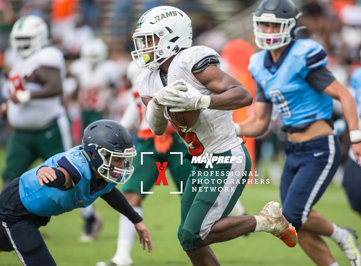 jonhuffap1's tweet photo. Photos from @PKYFootball vs @EHSRamsFootball @RowdyEHSRams more photos here https://t.co/1ePpZpgI8R https://t.co/qRbMHAguJH