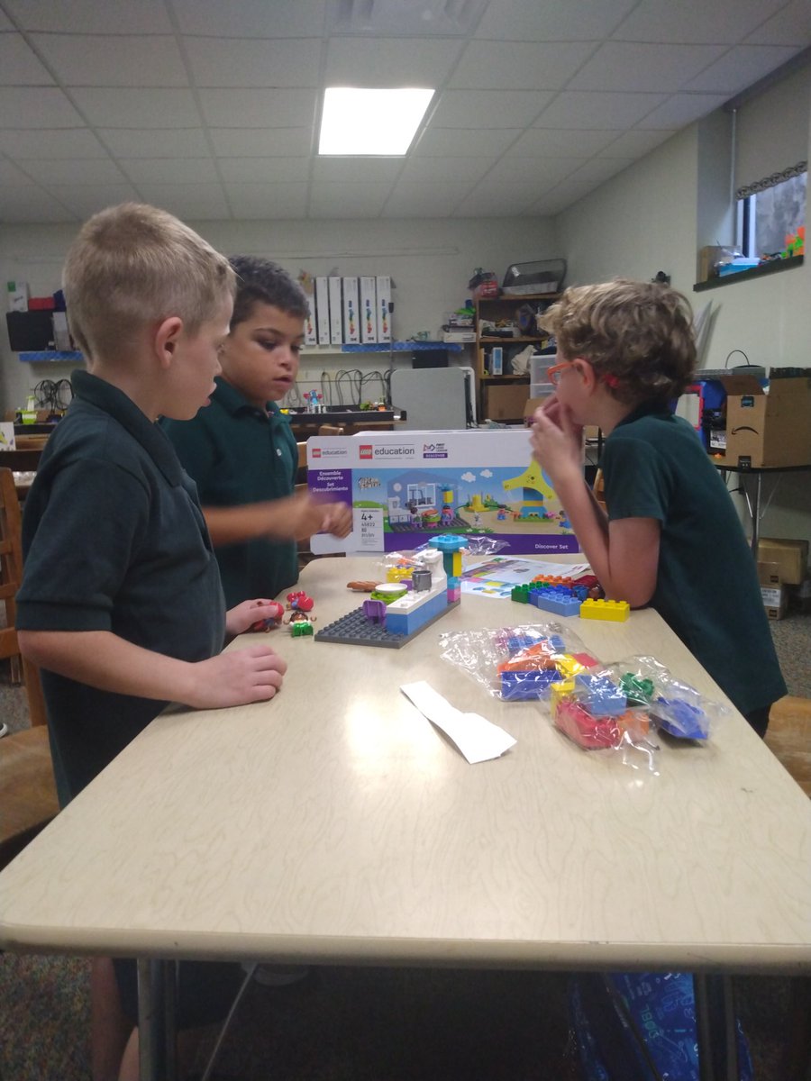 MrPrim4's tweet photo. First graders from @stpatrickkc enjoy @firstlegoleague . What a great season. https://t.co/3iBBCyIFag