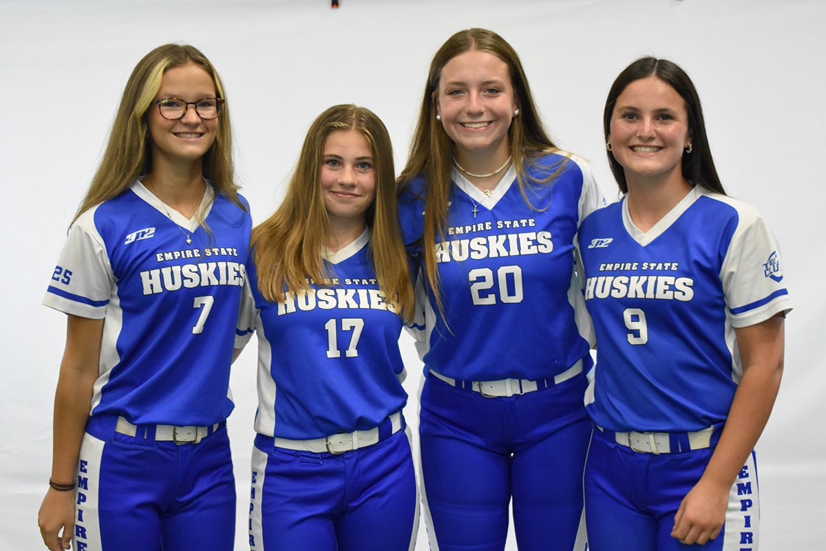 paigehotle's tweet photo. Had so much fun at media day yesterday with @State14uNat!! Thank you @erinmchugh14 for the amazing pictures! Cant wait to get the season started!! 💙💙 #GDTBAH @EStateHuskies @Johnknopf10 https://t.co/l40LOLUFmo