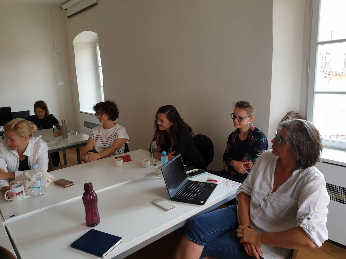 cas_see_uniri's tweet photo. Today was the first day of the creative writing masterclass 𝑨𝒏𝒅 𝒉𝒐𝒘 𝒅𝒐𝒆𝒔 "𝒇𝒆𝒎𝒂𝒍𝒆 𝒘𝒓𝒊𝒕𝒊𝒏𝒈" 𝒔𝒐𝒖𝒏𝒅 𝒕𝒐 𝒚𝒐𝒖? with 𝐈𝐯𝐚𝐧𝐚 𝐁𝐨𝐝𝐫𝐨𝐳̌𝐢𝐜́.
📍Moise Palace
🗓️1st-4th September
#MoisePalace #CASSEE #Femalewriting https://t.co/h8WET0TVBn