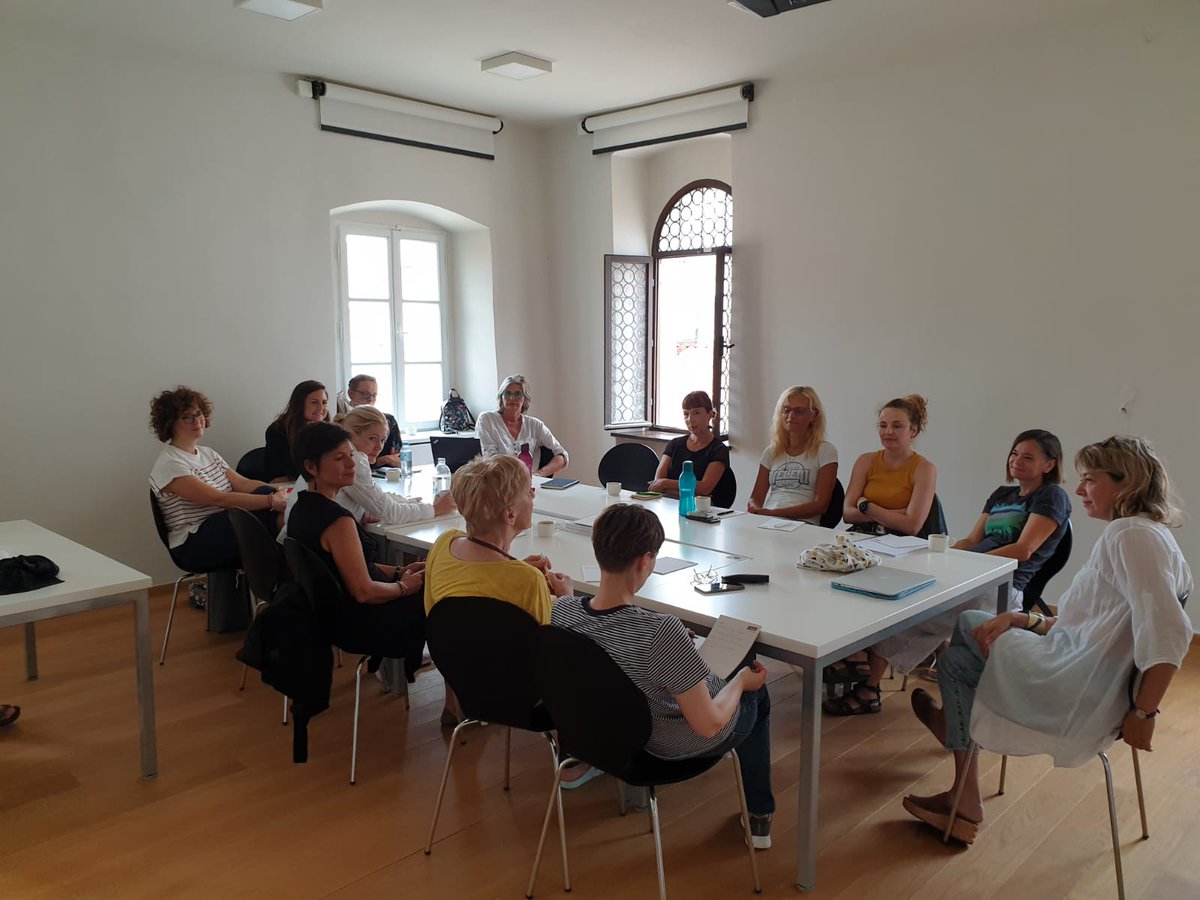cas_see_uniri's tweet photo. Today was the first day of the creative writing masterclass 𝑨𝒏𝒅 𝒉𝒐𝒘 𝒅𝒐𝒆𝒔 "𝒇𝒆𝒎𝒂𝒍𝒆 𝒘𝒓𝒊𝒕𝒊𝒏𝒈" 𝒔𝒐𝒖𝒏𝒅 𝒕𝒐 𝒚𝒐𝒖? with 𝐈𝐯𝐚𝐧𝐚 𝐁𝐨𝐝𝐫𝐨𝐳̌𝐢𝐜́.
📍Moise Palace
🗓️1st-4th September
#MoisePalace #CASSEE #Femalewriting https://t.co/h8WET0TVBn