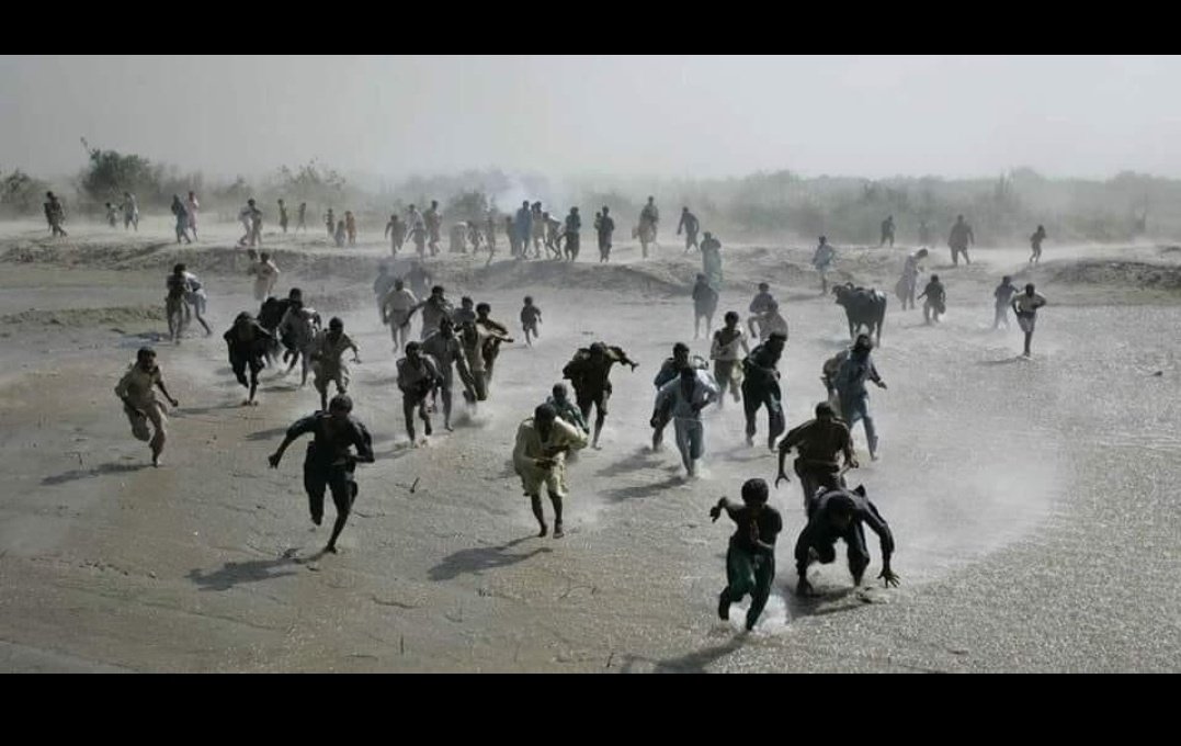 MahrangBaloch_'s tweet photo. ظالم نے ہمیشہ مظلوم کو یہی باور کرایا کہ ان کے مفلسی اور بدحالی ان کے نصیب اور خدا کا امتحان ہے۔ مظلوم اقوام استحصال کرنے والوں کے پھینکی ہوئی روٹی کے بدلے اپنے حقوق کے لیے جدوجہد کر کے ہی اس غیر انسانی نظام کو تبدیل کر سکتے ہیں۔ https://t.co/ZcYxpK1hdF