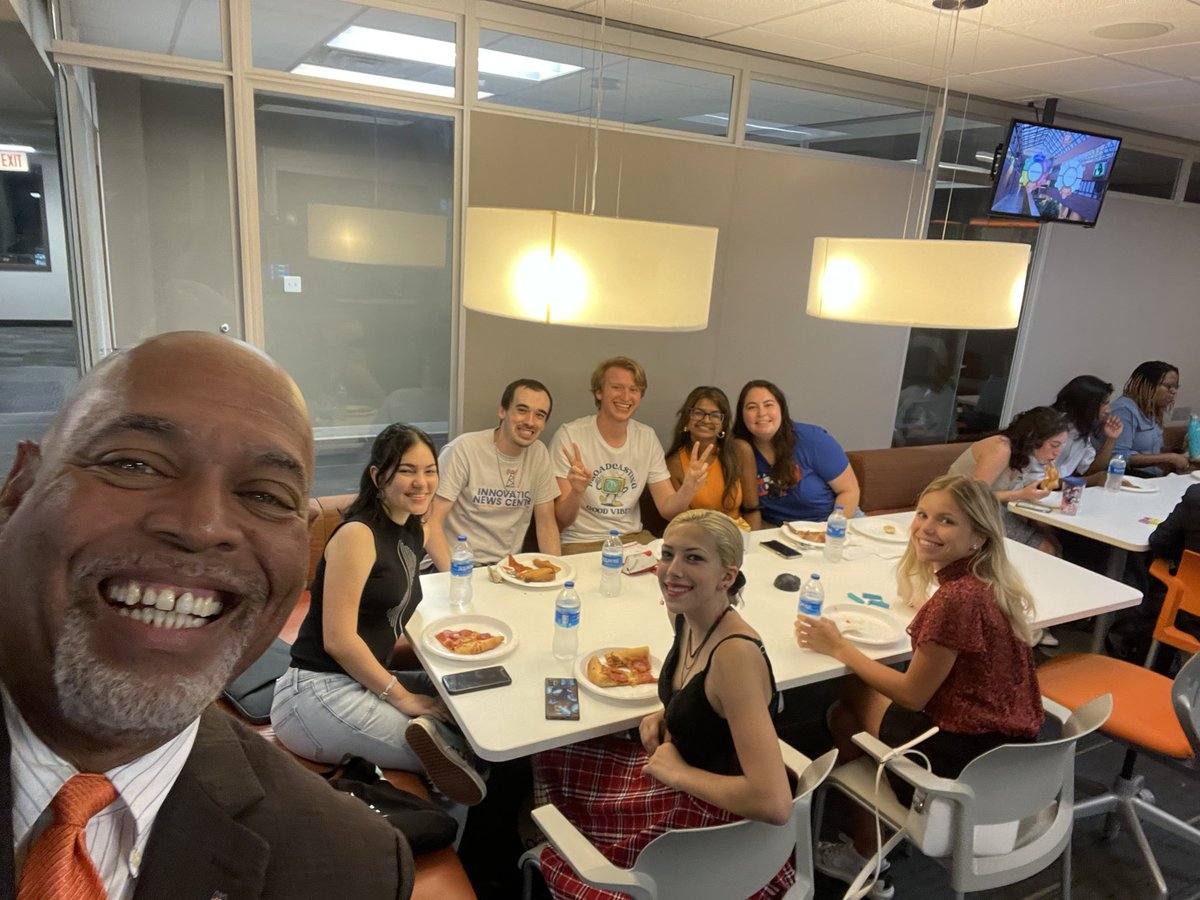 DeanHubBrown's tweet photo. Just a lab full of folks having pizza and talking about the First Amendment! #FirstOnTheFirst @UFJSchool @uf #UFCoreValues https://t.co/fJd1xCK2UP