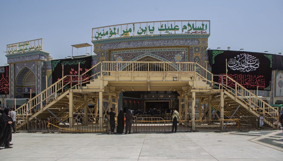 KarbalaTimes's tweet photo. The engineering and technical staff of Holy Shrine of Imam Hussain (as) continue their hard work 24H a day, to welcome Arbaeen pilgrims.

#Karbala 
#Arbaeen 
#Arbaeen2022 https://t.co/JIxIy4blee