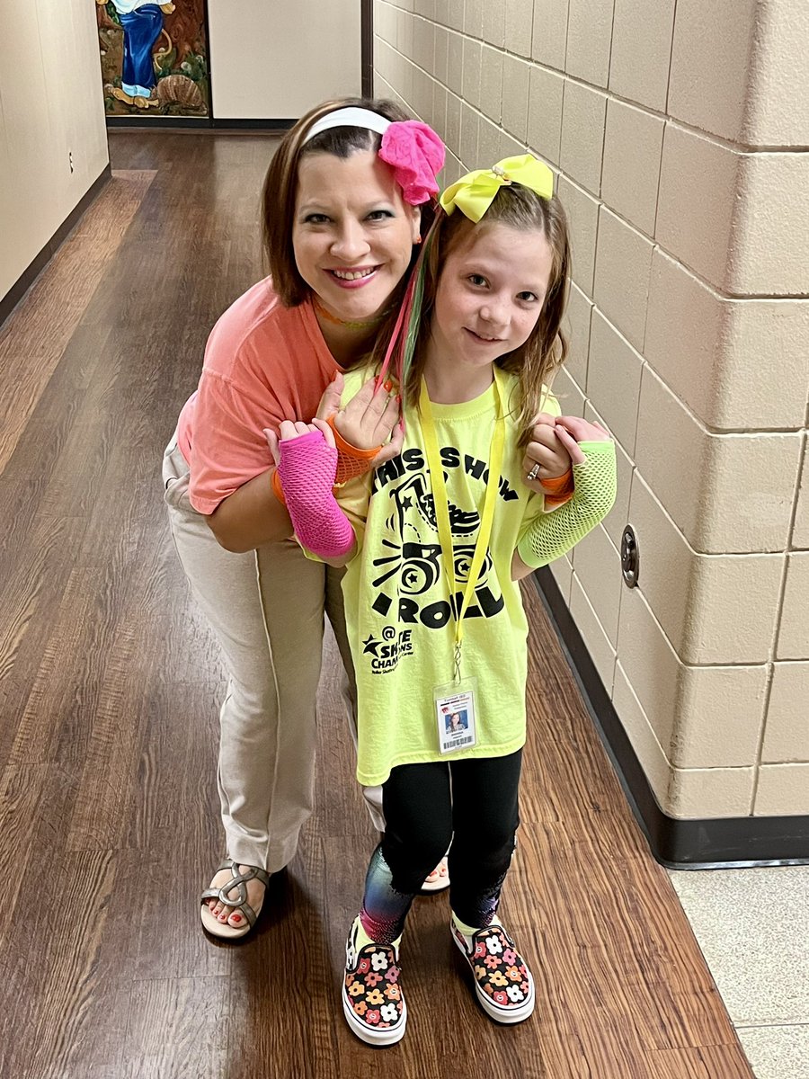 ShannonHeniff's tweet photo. We are highlighting fake information during Digital Citizenship week @TISDDPES !
#deckerstrong #tisd #TeamTomball https://t.co/ew1Uwj0FqW