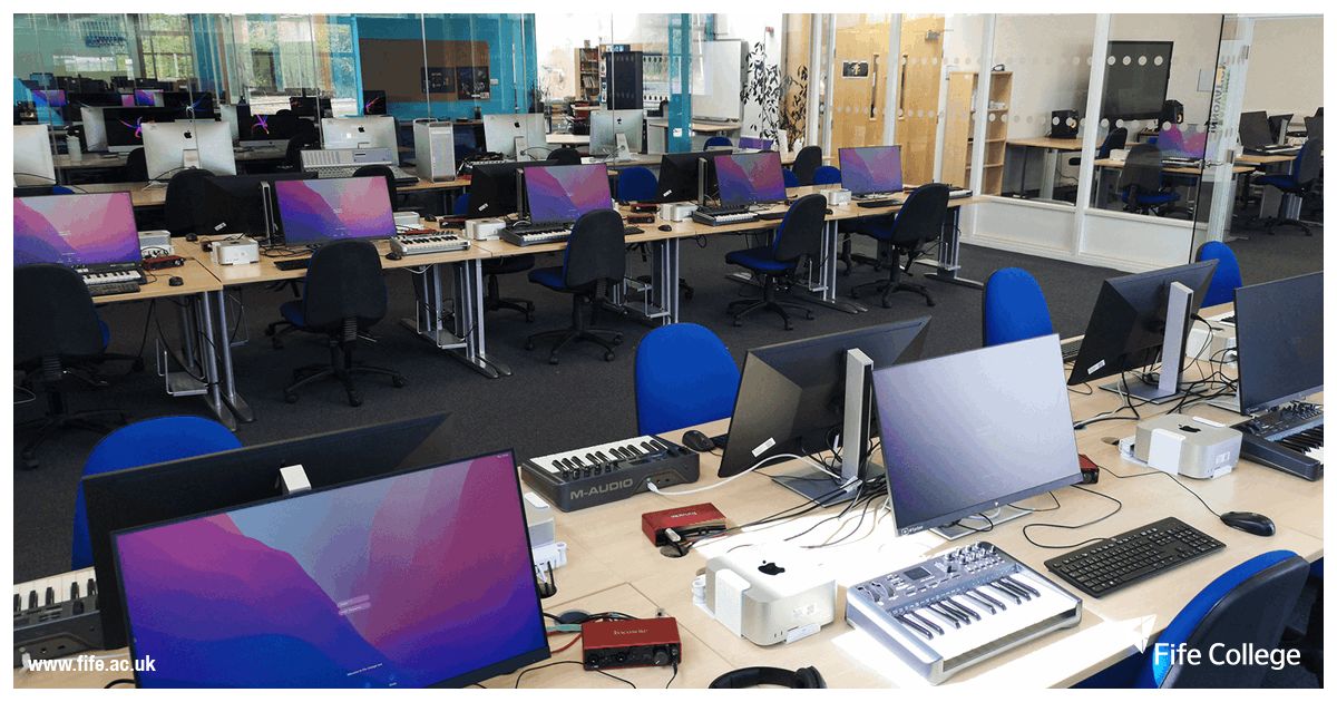 fifecollege's tweet photo. 🗞 Fife College has invested over £250,000 in state-of-the-art digital and audio-visual equipment to create a sector-leading ‘Media Production Hub’.

👉🏻 https://t.co/LbjvVMLWYO

#digital #development #investment #media #students #art #software #fife https://t.co/yie1ZcfpN4
