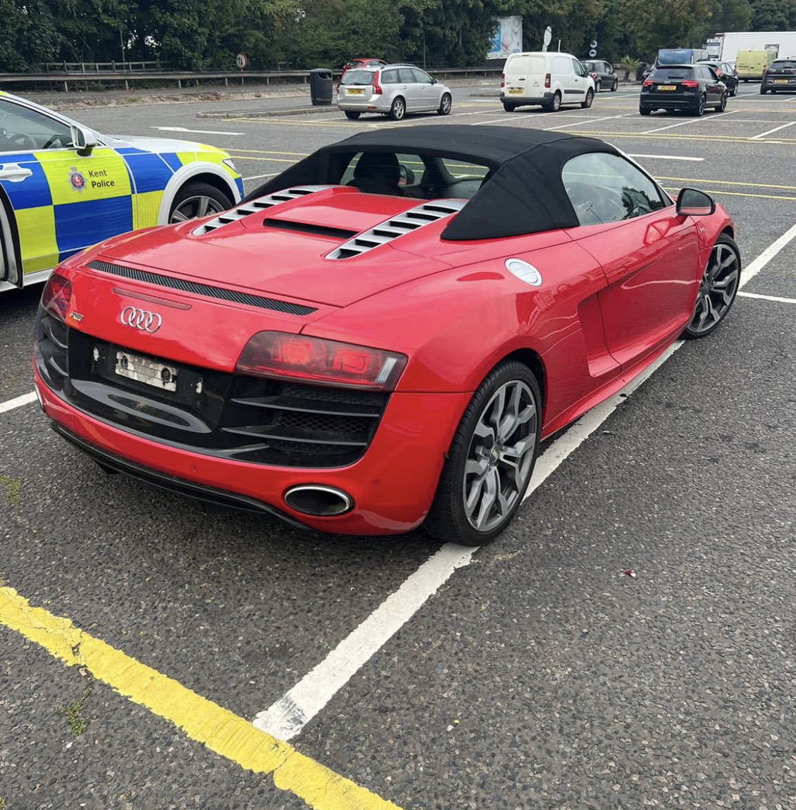 KentPoliceRoads's tweet photo. #RPU3 sighted and stopped this vehicle on the M2 Coastbound as it was believed to be running on cloned plates racking up nearly a Β£1,000 speeding fines!! Vehicle stopped and checks showed no tax since 2020! Vehicle Seized drivers details forwarded for fines #NiceStop DS https://t.co/DnGO3C1bTj