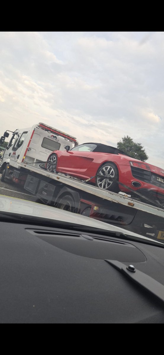 KentPoliceRoads's tweet photo. #RPU3 sighted and stopped this vehicle on the M2 Coastbound as it was believed to be running on cloned plates racking up nearly a Β£1,000 speeding fines!! Vehicle stopped and checks showed no tax since 2020! Vehicle Seized drivers details forwarded for fines #NiceStop DS https://t.co/DnGO3C1bTj