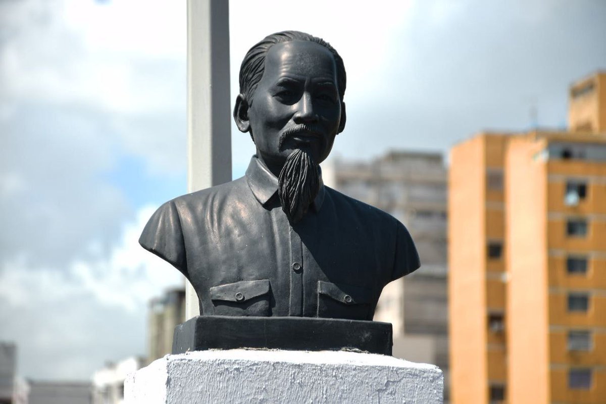 Grecia_Jpsuv's tweet photo. ¡Vietnam heroico! ❤️‍🔥
Nos unimos a los actos conmemorativos por los 77 años de la Independencia de #Vietnam, destacando nuestra admiración por ese pueblo hermano, ejemplo de resistencia y dignidad inquebrantable
@JuventudPSUV

Vivan nuestros pueblos libres!
Viva Ho Chi Minh🇻🇳🇻🇪 https://t.co/RCScJNb3fw
