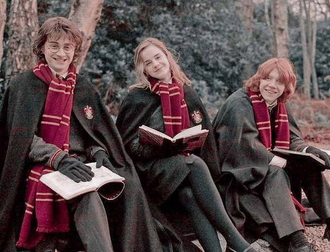 Hermsgrx's tweet photo. ᅠ
ᅠ
ᅠ
ᅠ
𝐁𝘢𝘤𝘬 𝘵𝘰 𝘰𝘶𝘳 𝐡𝘰𝘮𝘦
#BackToHogwarts #THPR https://t.co/sOo5Ji1K6h