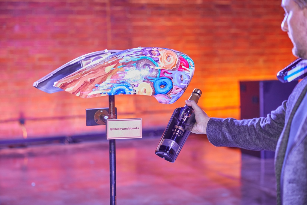 GoodRide's tweet image. Moto tanks, whisky and donuts... our kind of mix😍 #TBT with @whiskyanddonuts @glenfiddichus