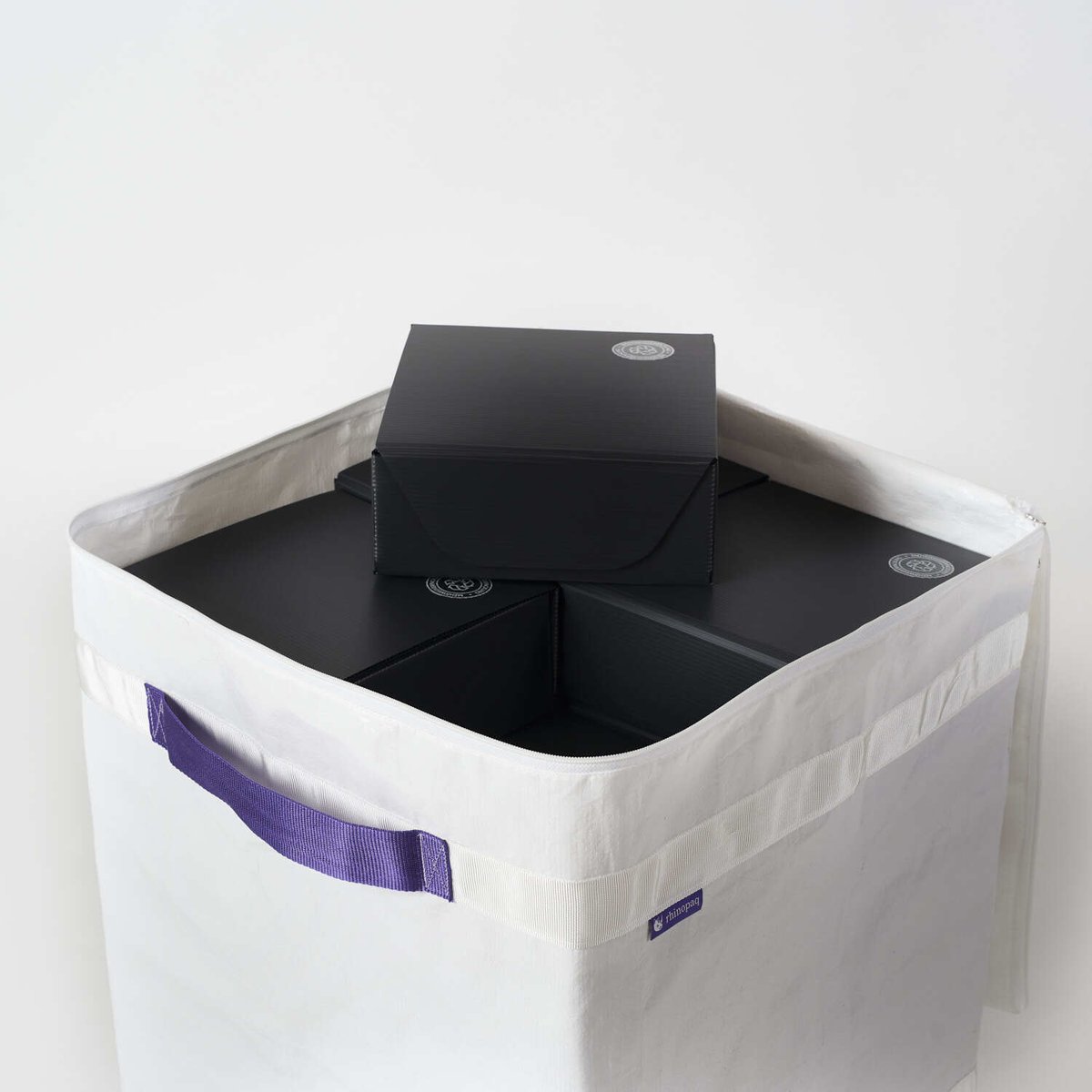 rhinopaq's tweet photo. Unsere #Mehrwegverpackungen werden in komfortablen Taschen mit Platz für 160 rhinopaqs verschickt. Gerade für junge Unternehmen und #Onlineshops bietet dies die optimale Lösung für einen einfachen Transport und eine platzsparende Lagerung. 🚛 https://t.co/mPo9c3H3mN