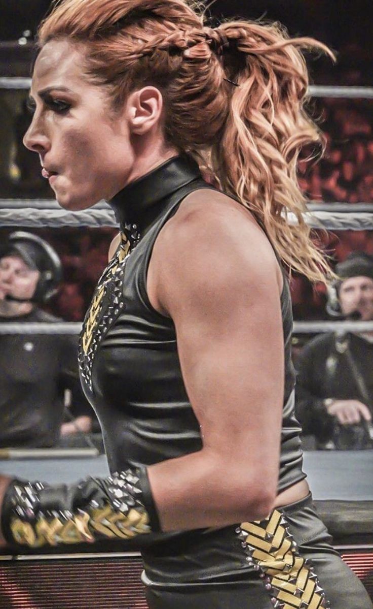 Becky Lynch at #WWEPeoria 📷 CurrentlyCoyne on twitter