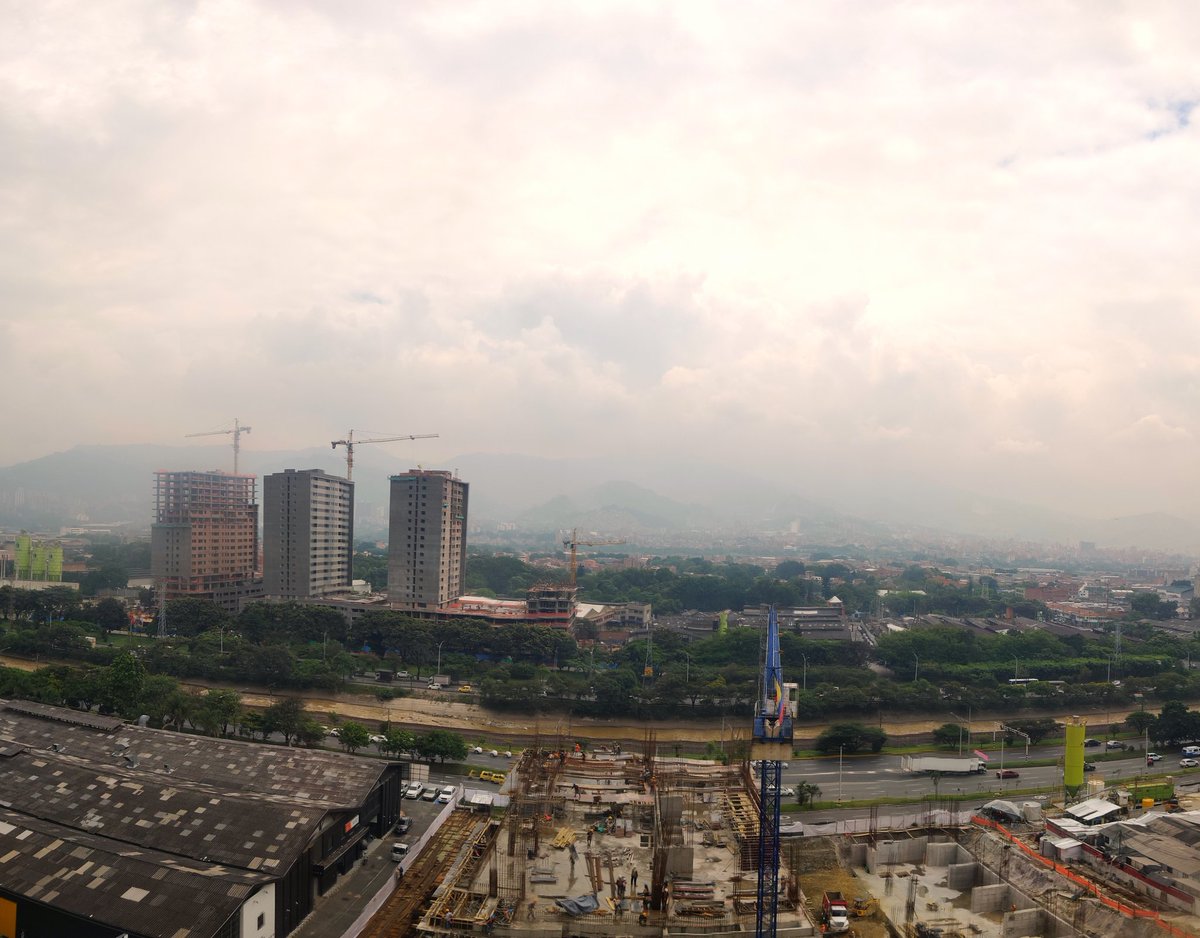 PerezJaramilloA's tweet photo. @mauriciofacio_ @adrihcooper18 @luzmatobon @slondonouribe @sortegarango @lab_mde @metrodemedellin Avanza la #RenovaciónUrbana #CiudadCompacta
URBANITY, Guayabal
Constructora Capital (izq)
CIUDAD DEL RÍO, Valores Simesa (der)
Buenos negocios para el conjunto de la sociedad, a pesar de las "normas absurdas" del #POTMedellín según voceros de Camacol
No todo es mediocridad https://t.co/3tlDS2ezxv