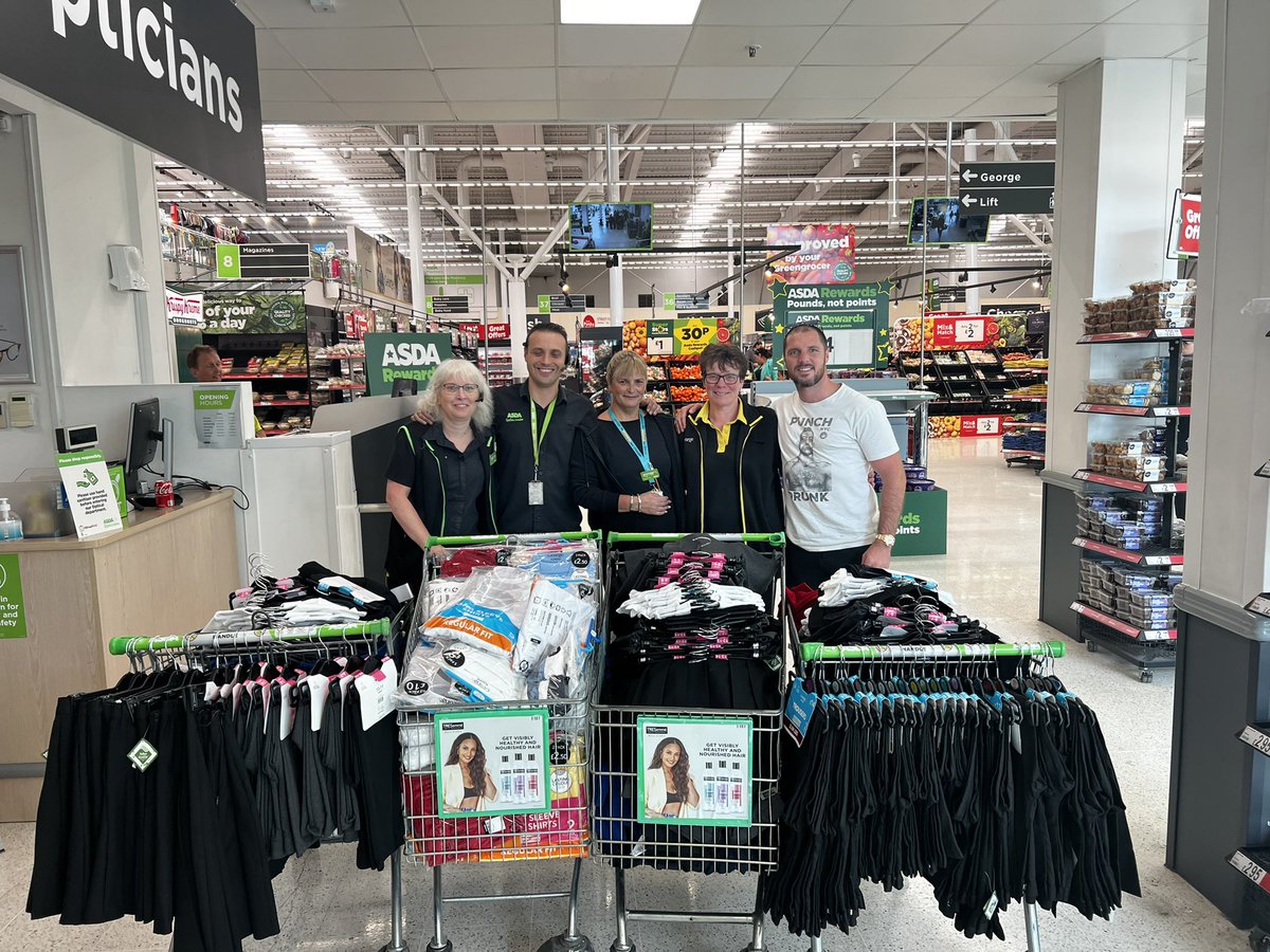 TommyCoyle89's tweet photo. PLEASE SHARE WITH ANYONE WHO  MAY NEED SOME SUPPORT THIS YEAR!!

FREE SCHOOL UNIFORMS

Tomorrow 11:00 - 13:00
Tommy Coyle Academy
Geneva Way 
HU7 0DG

Huge thank you to @reachrecruit @Transwaste @LewieCoyle &amp; @paulesewell for their generous donations. https://t.co/nnwNbKSuBT