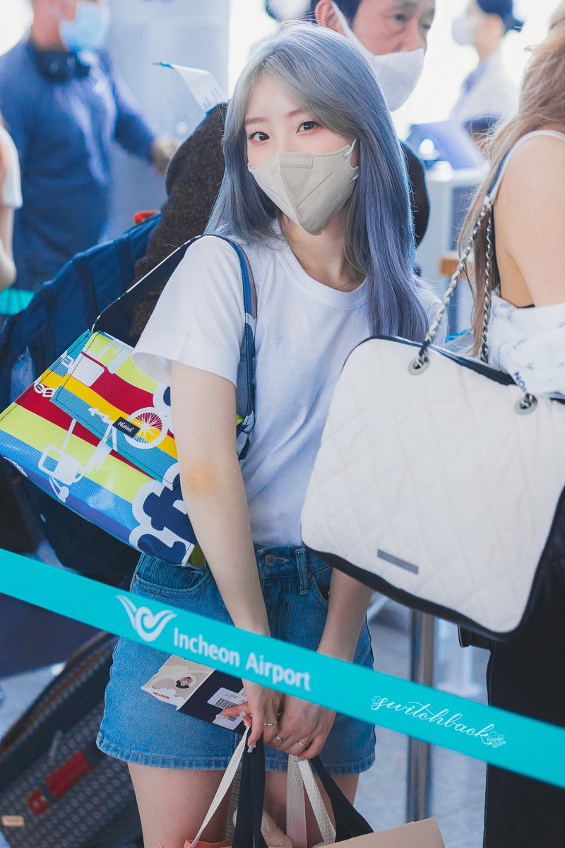 switchback_1111's tweet photo. 220729 

🐻🐻 

#LOONA #Yeojin #이달의소녀 #여진 https://t.co/zPigVzz2TR