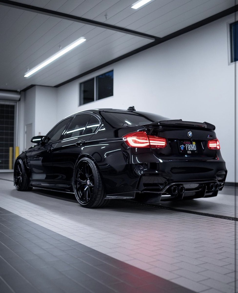 carpxrnpicx's tweet photo. BMW M3 https://t.co/6dYu7Rt96x