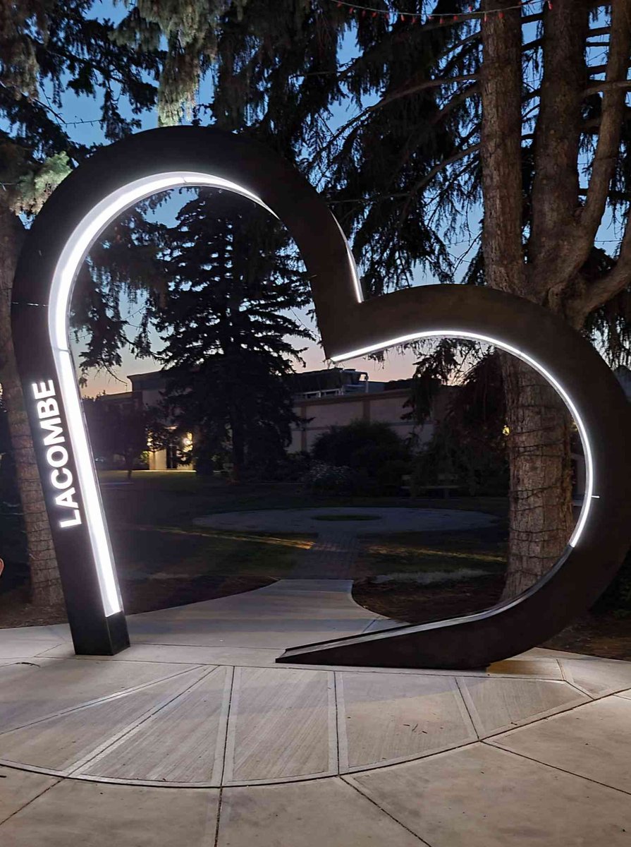 The new landmark sign in the <a href="/CityofLacombe/">City of Lacombe 🇨🇦</a> is a great addition to our Downtown. It's an interactive centerpiece that can be enjoyed all year round. #lovelacombe