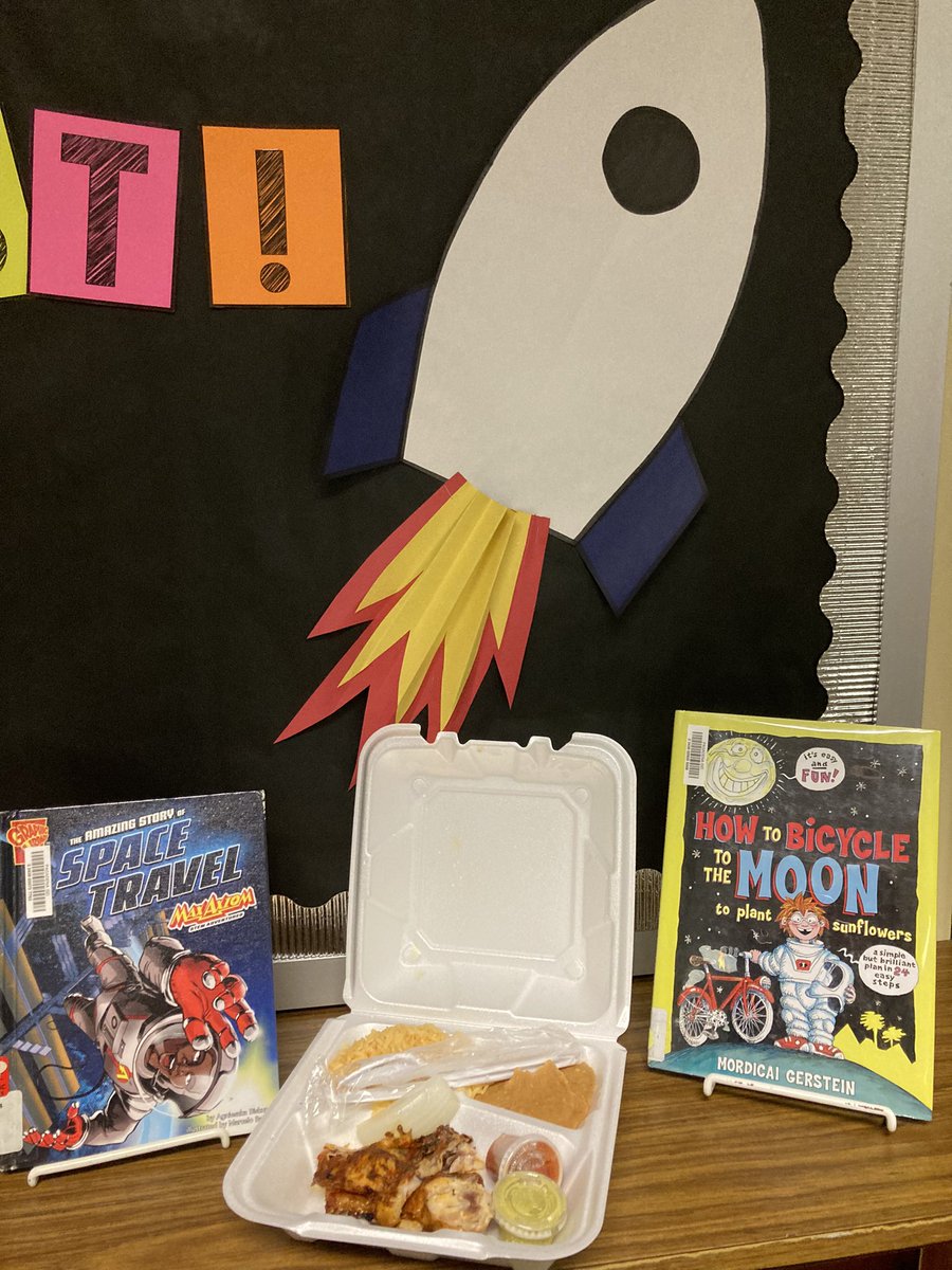 MrsAlanis29's tweet photo. Lunch in the Library! Thanks to Rey del Pollo on Southmore. @SparksElemStars #pisdREADS https://t.co/DGypSVCyz8