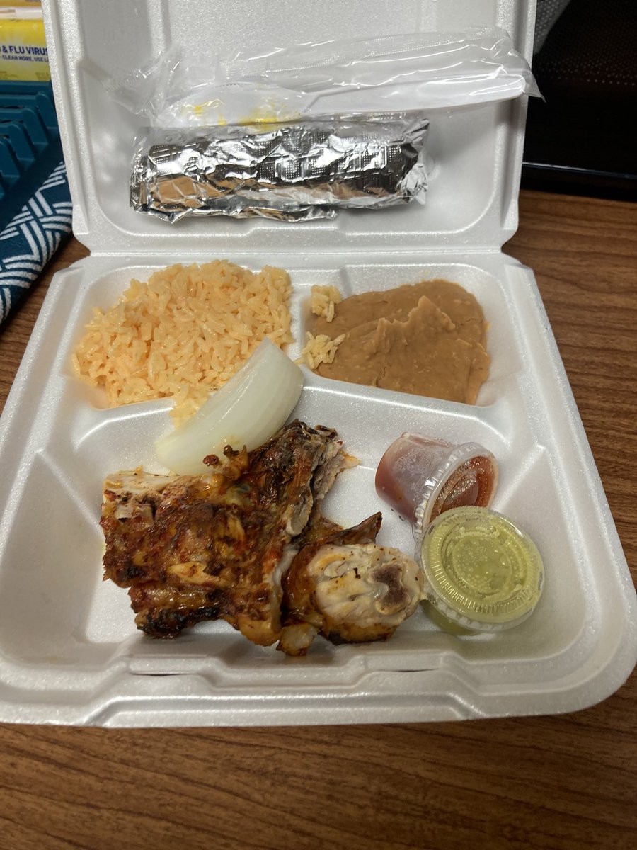 MrsAlanis29's tweet photo. Lunch in the Library! Thanks to Rey del Pollo on Southmore. @SparksElemStars #pisdREADS https://t.co/DGypSVCyz8