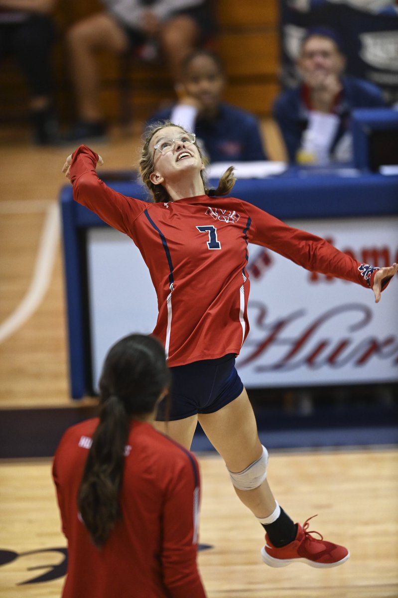 AshlynVolley's tweet photo. MHS vs PCHS last night and we came away with the win!! #volleyballrecruiting #volleyball #volleyballteam #volleyballplayer #volleyballrecruit #playvolleyballincollege  #collegerecruiting #highschoolvolleyball #varsityvolleyball #vballrecruit #scoutme https://t.co/5iGHYLHoWx