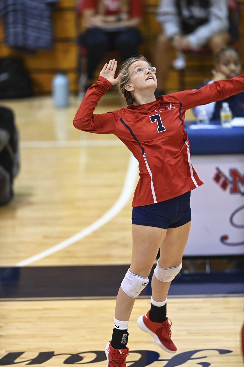 AshlynVolley's tweet photo. MHS vs PCHS last night and we came away with the win!! #volleyballrecruiting #volleyball #volleyballteam #volleyballplayer #volleyballrecruit #playvolleyballincollege  #collegerecruiting #highschoolvolleyball #varsityvolleyball #vballrecruit #scoutme https://t.co/5iGHYLHoWx