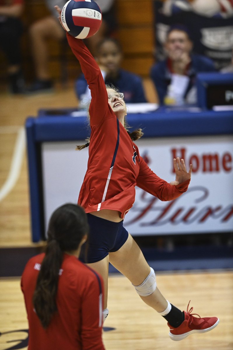 AshlynVolley's tweet photo. MHS vs PCHS last night and we came away with the win!! #volleyballrecruiting #volleyball #volleyballteam #volleyballplayer #volleyballrecruit #playvolleyballincollege  #collegerecruiting #highschoolvolleyball #varsityvolleyball #vballrecruit #scoutme https://t.co/5iGHYLHoWx