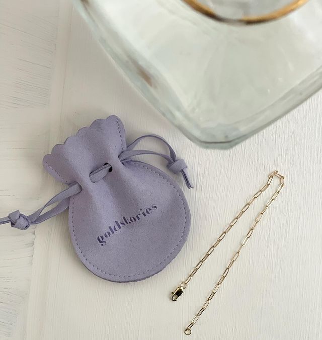 Goldstories_'s tweet image. Minimalism is not about having less, it’s about making more room for what matters!

@dr3amr on IG

goldstoriesjewelry.com

#minimaljewelry