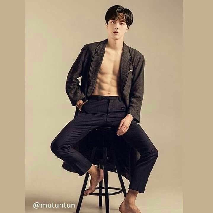 S52878564's tweet photo. @ARMYBTSLOVE90 @BTS_twt WHO THE HELL DID THIS https://t.co/Dm7VPT8Cow