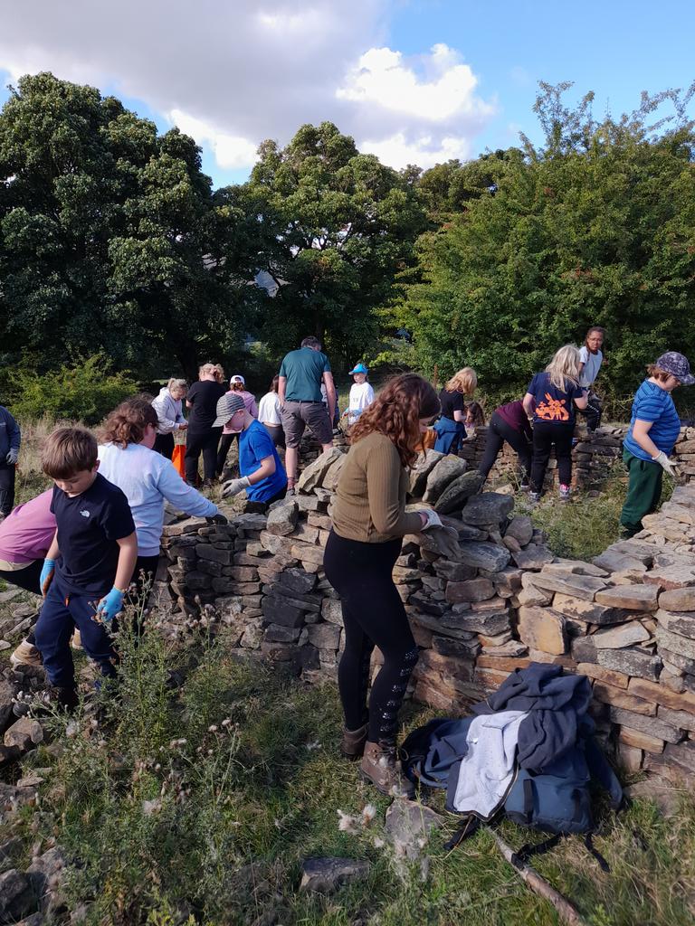 HighgateSileby's tweet photo. Great morning building dry stone walls before making rafts for a boat race. Even better that the staff-raft won the race... https://t.co/nq2ZdPBdW6