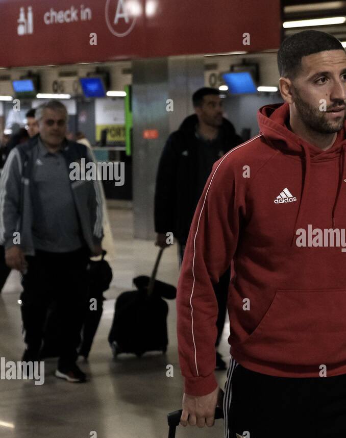 NJ84256386's tweet photo. ADEL TAARABT LANDS IN LONDON AHEAD OF HIS MOVE TO QPR @Amit_Bhatia99 @MichaelBeale @QPR https://t.co/cIed3E30uM