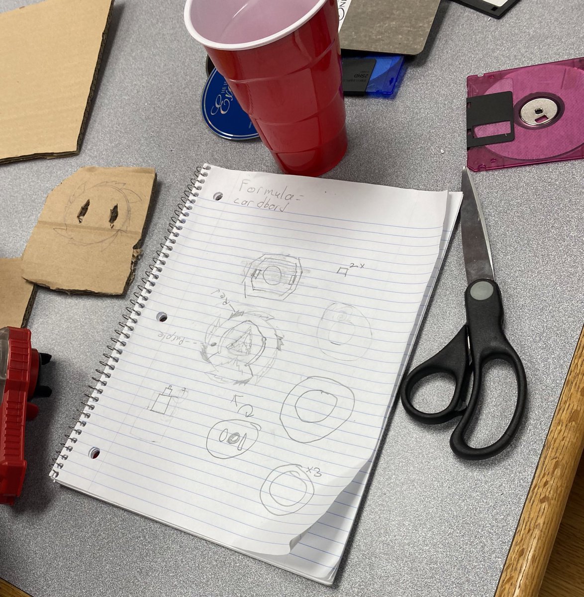BMSOwls's tweet photo. #IBdesign happening in the library maker space today! Using our STEAM skills + ingenuity to create! https://t.co/1L7sBfACVu